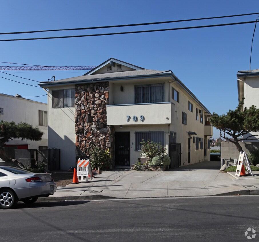 Building Photo - 709 Bunker Hill Ave