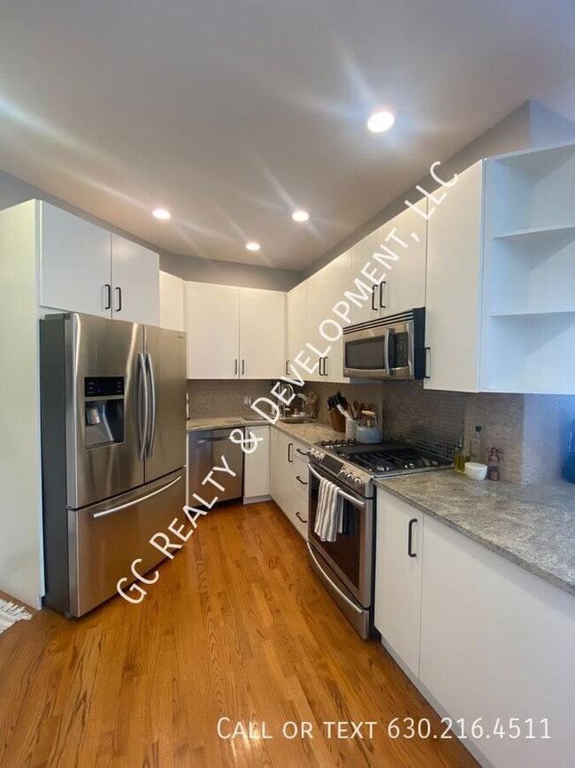 Building Photo - 2317 W Armitage Ave