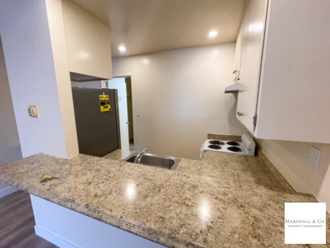 Foto del edificio - UPDATED STUDIO WITH NEW KITCHEN, NEW BATH,...
