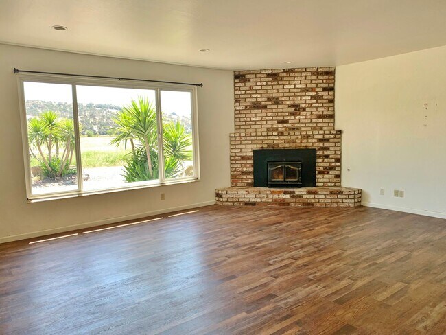 Foto del edificio - Single Story Country Home in Tres Pinos, Ca
