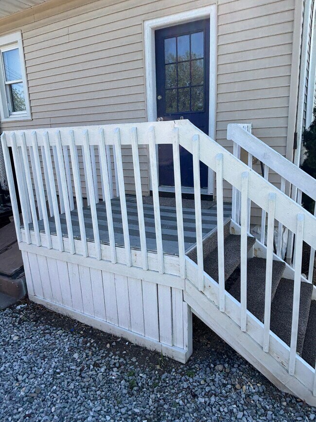 Small Deck - 571 N East Ave