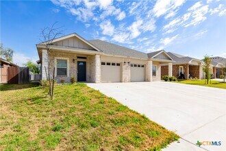 Building Photo - 3509 Abraham Dr