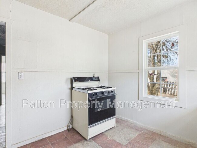 Building Photo - 2216 S Polk St