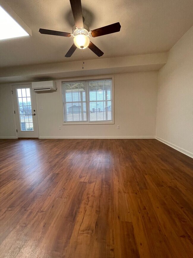 Building Photo - Brand New One Bedroom Garden Apartment