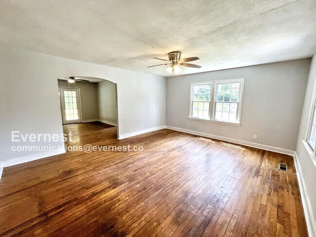 Foto del edificio - 3929 Happy Valley Rd