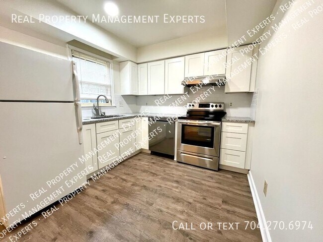 Building Photo - Charming 2BR/1.5BA Townhouse in Pineville!