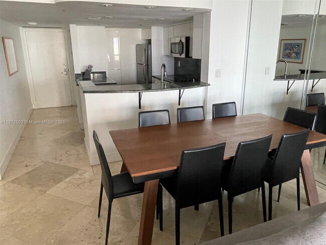 Foto del edificio - 1717 N Bayshore Dr