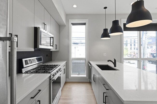Foto del edificio - 1060 W Cornelia Ave