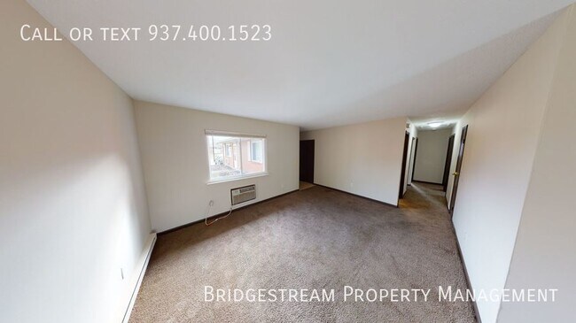 Building Photo - Ranch style 3 bedroom, 2 full bath unit in...
