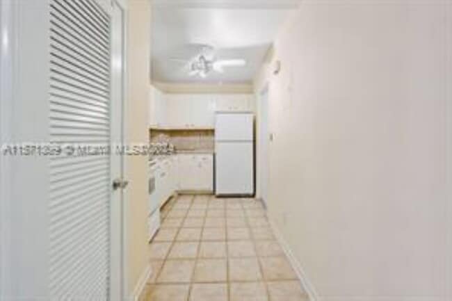 Building Photo - 124 NE 19th Ct