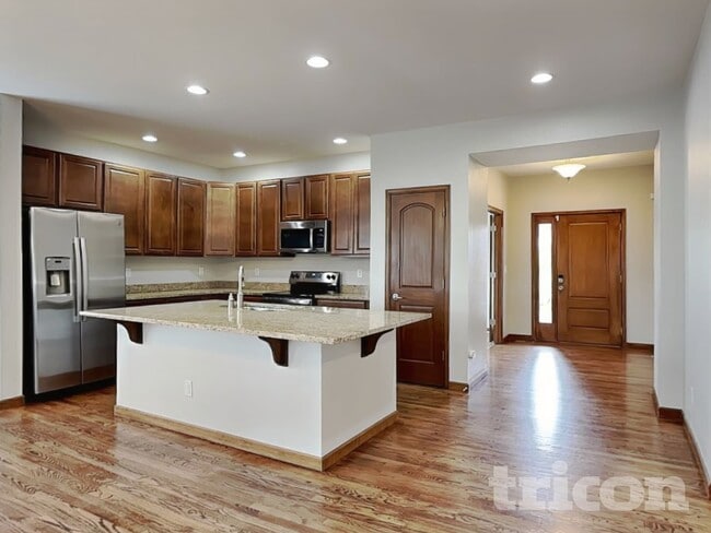 Building Photo - 6313 N Genoa Way