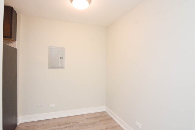 Foto del edificio - 533 W Surf St