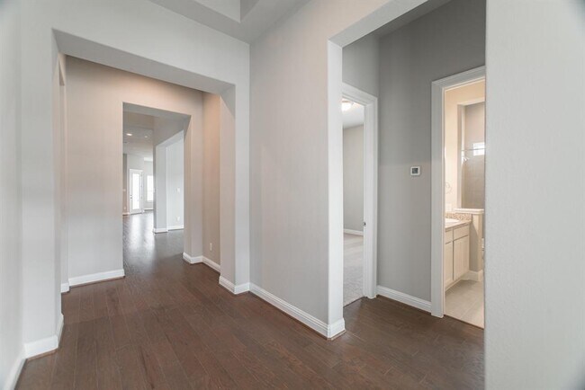 Building Photo - 2344 Goldenglade Dr