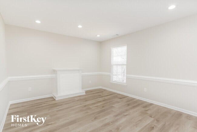 Building Photo - 1028 Meadowbrook Ln SW