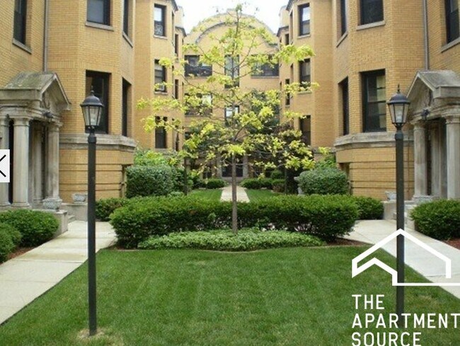 Foto del edificio - 2426 N Sawyer Ave