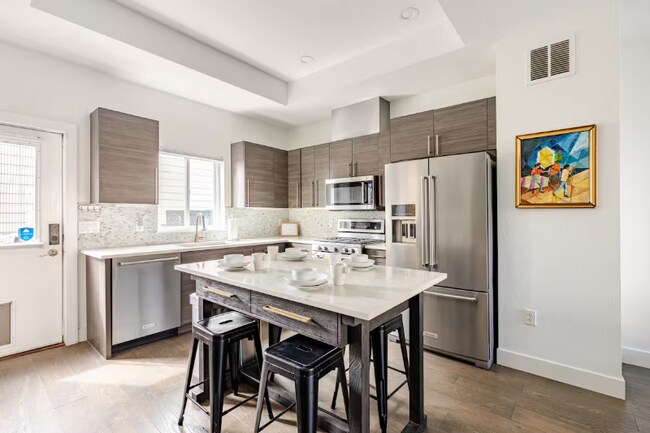 Foto del edificio - 2824 W Parkside Pl