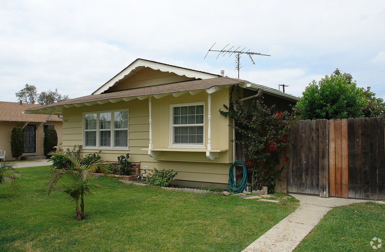 Foto del edificio - 2191 Pomona Ave