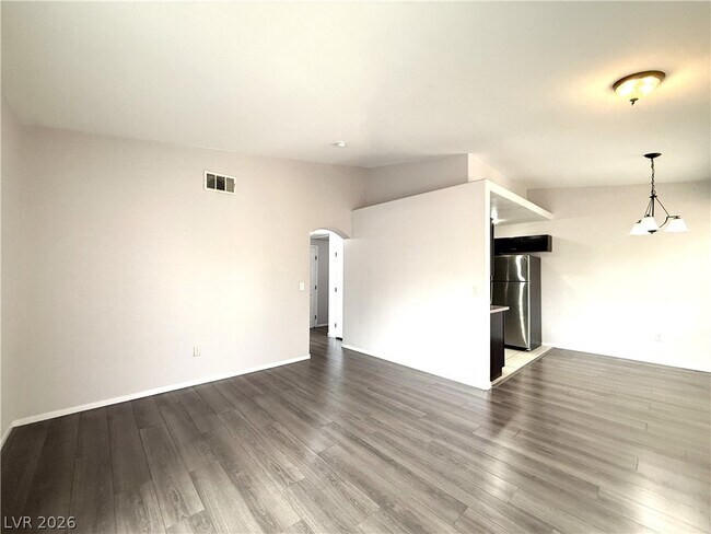 Building Photo - 401 Pine Haven St