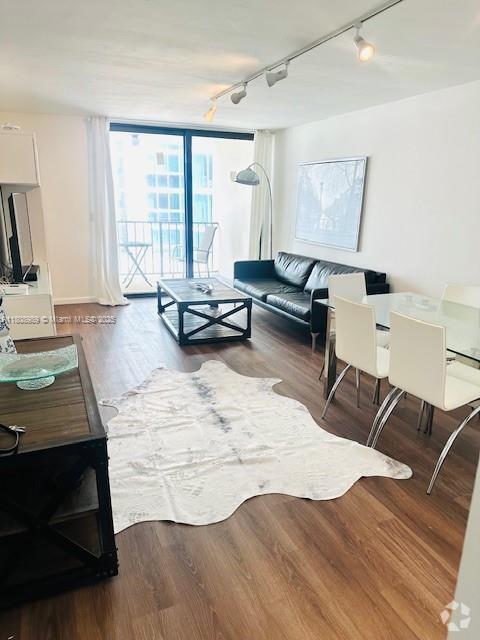 Building Photo - 2625 Collins Ave