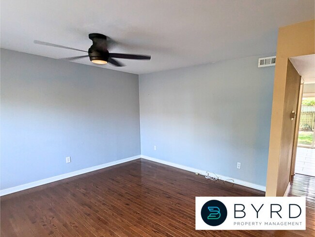 Building Photo - 2249 Cresthaven Ct