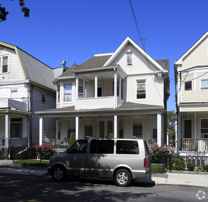 Building Photo - 144 W Lincoln Ave