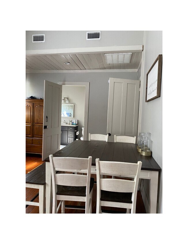 Building Photo - 3400 Dauphine St