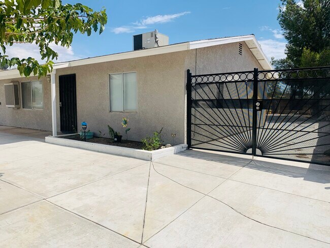 Building Photo - 16060 Village Dr