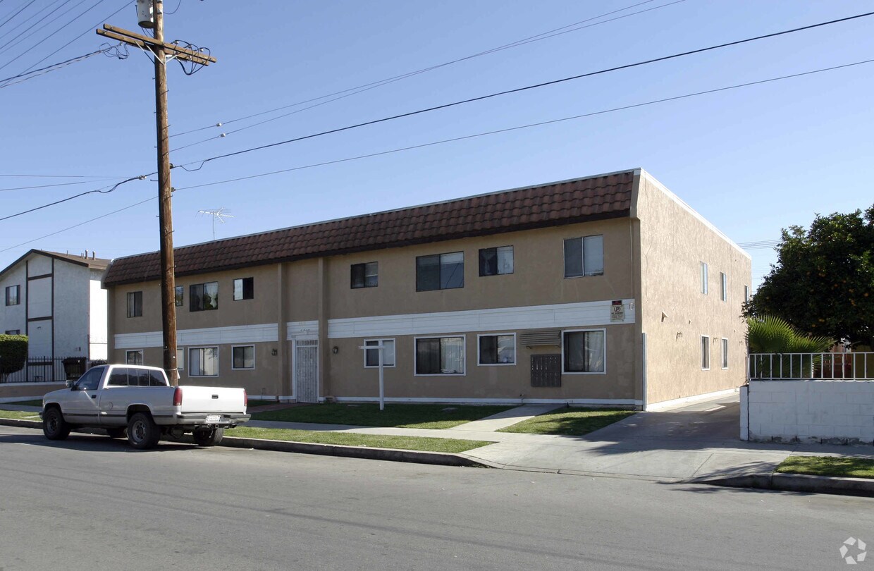 Building Photo - 6910 Simpson Ave