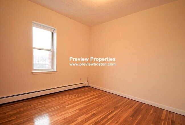 Foto del edificio - 176 N Beacon St