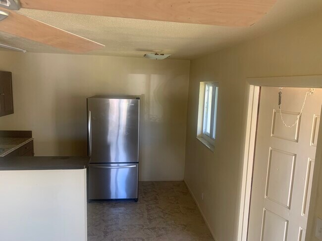 Refrigerador de cocina - 3112 SW 12th Plz