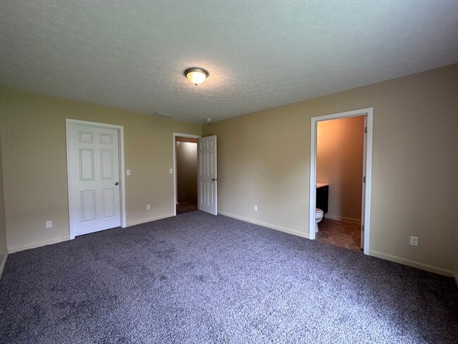 Building Photo - 236 College St