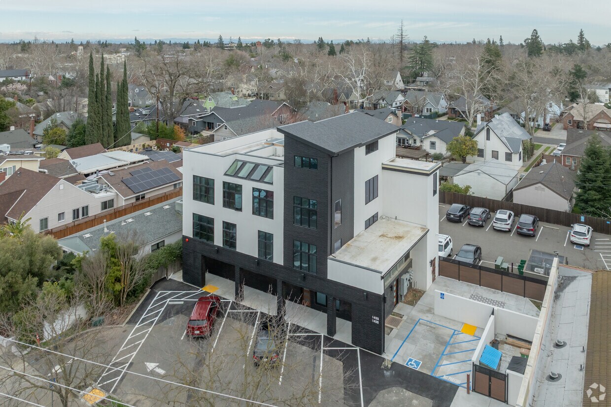 Contexto - 1455 34th St