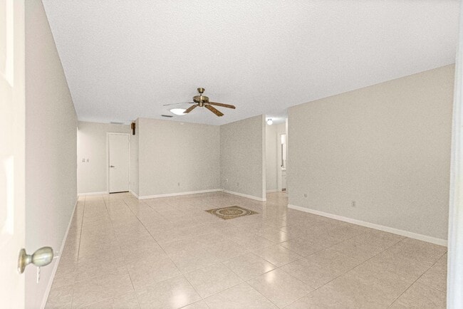 Foto del edificio - 8665 SW 94th St