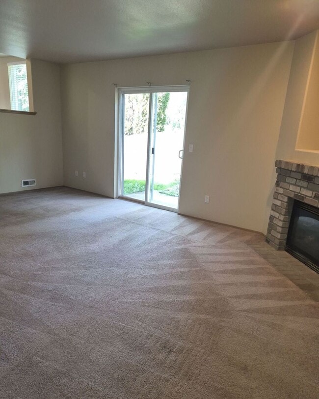 Building Photo - Spacious 3BD/2.5BA in Puyallup | 2-Car Garage + Private Fenced Yard