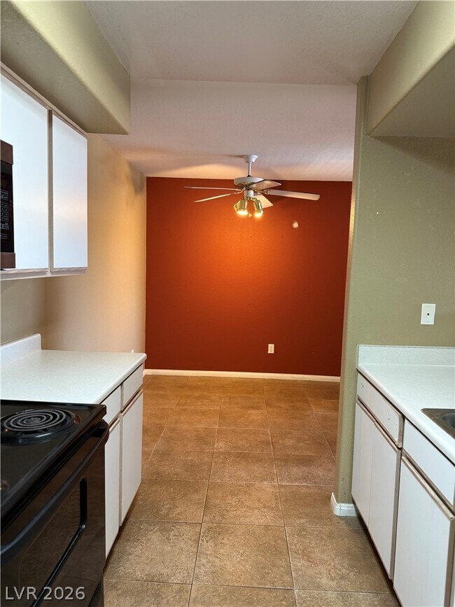 Foto del edificio - 2300 E Silverado Ranch Blvd