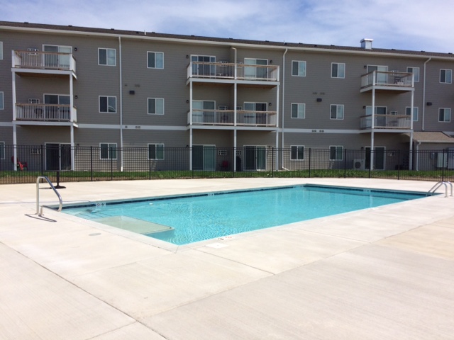 outdoor pool - River Valley Apartments