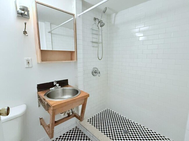 Foto del edificio - 1 bedroom in Brooklyn NY 11231