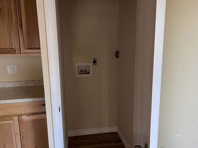 Foto del edificio - 54141 Pine Crest Ave