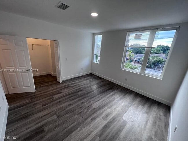 Building Photo - 3 br, 2.5 bath House - 1175 NW 26th St # 1