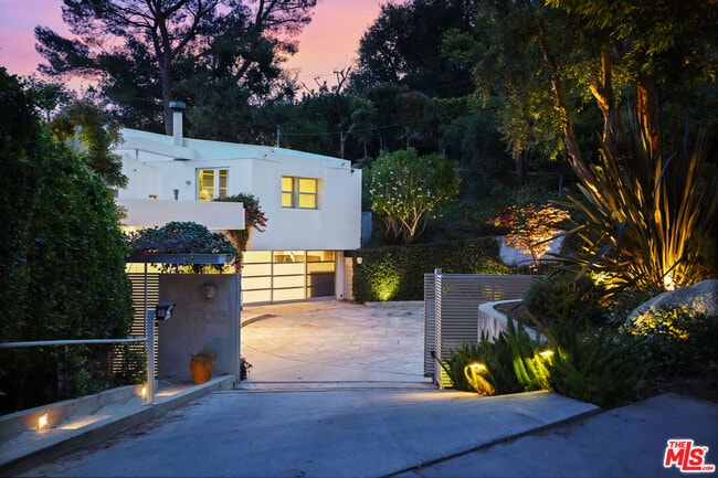Building Photo - 7700 Willow Glen Rd