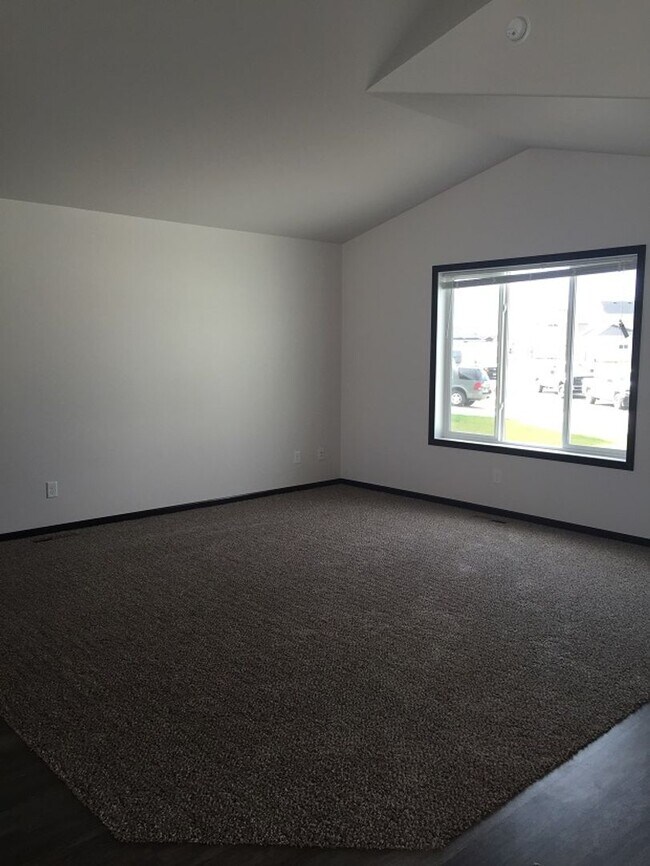 Foto del edificio - 5 Bed 3 Bath