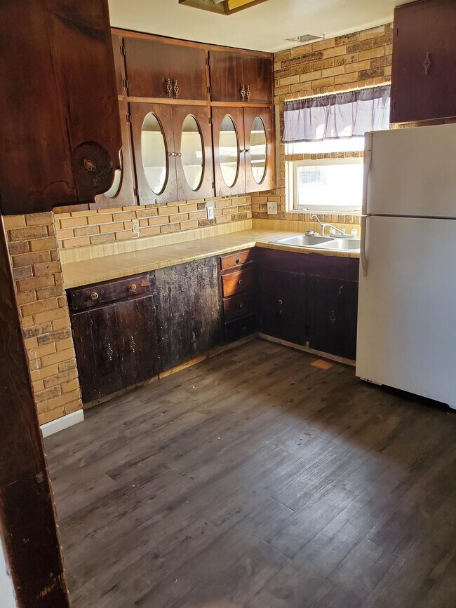 Building Photo - 2405 Rosewood Ln