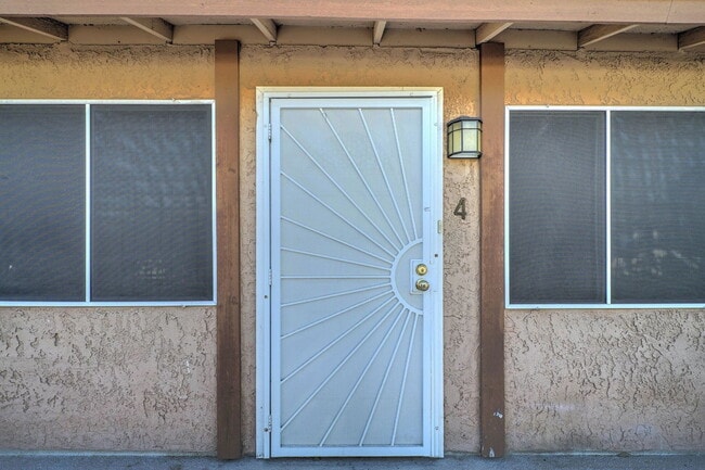 Building Photo - 3301 W Loma Ln