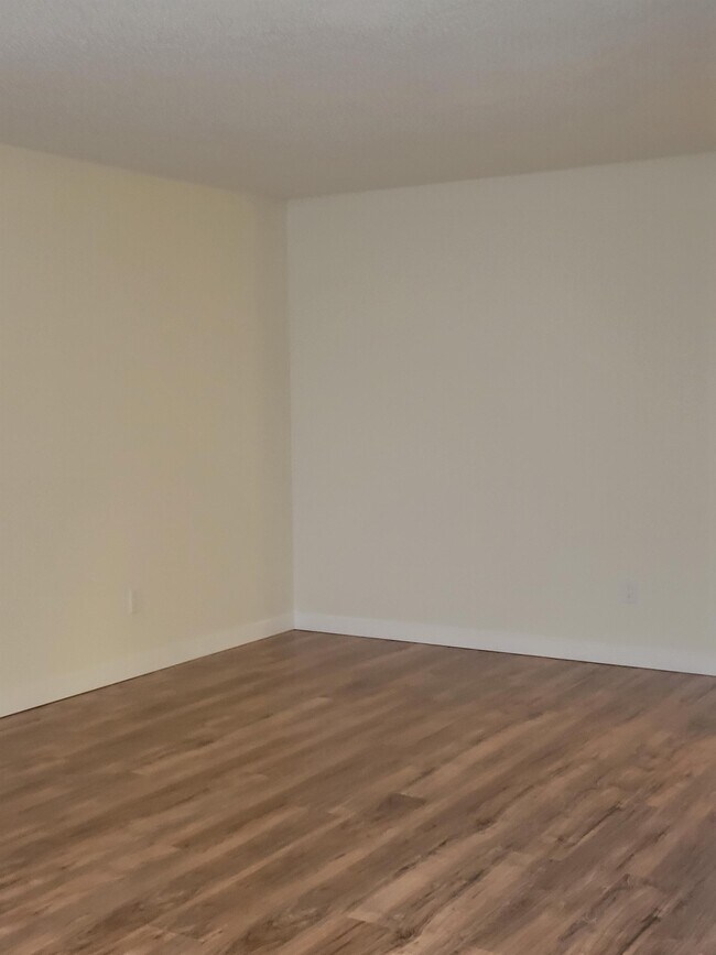 Photo du bâtiment - 1909-1909 Salton Rd