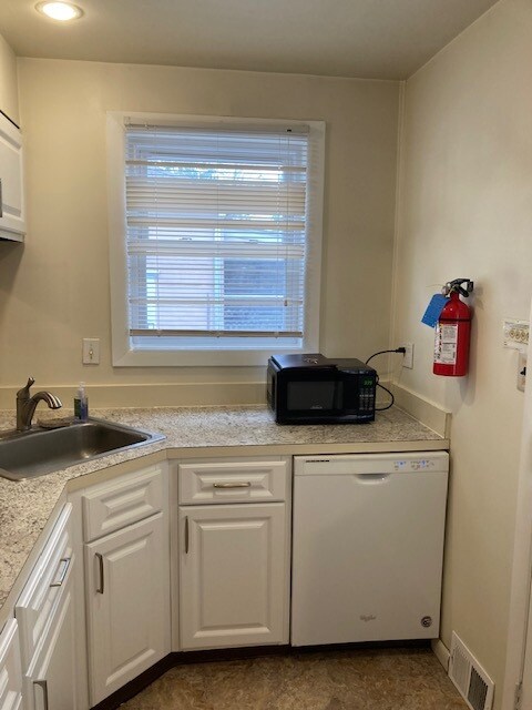 Foto del edificio - 119 Lawnside Ave