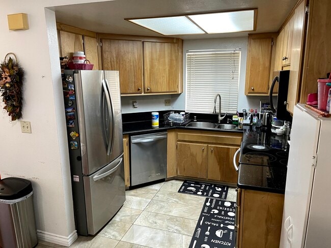 Kitchen - 46840 Winema Cmn