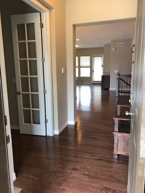 Building Photo - 2067 Vineyard Dr