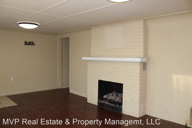Building Photo - 2 br, 1 bath House - 1017 N Post Rd