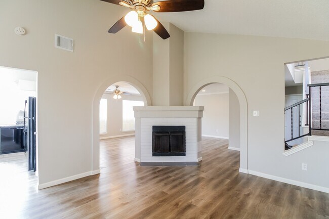 Foto del edificio - 1806 Courtside Pl Dr