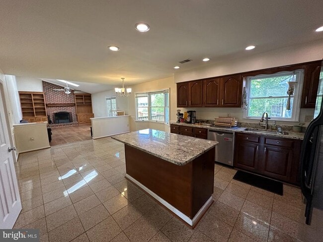 Building Photo - 893 Broad Oaks Dr